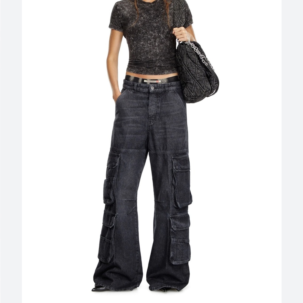 Chic Black Wash Wide Leg Jeans  With Cargo Pockets Detail - Picture 5 of 5